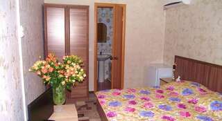 Гостиница Гостевой Дом «Санторини» Анапа Классический трехместный номер-3